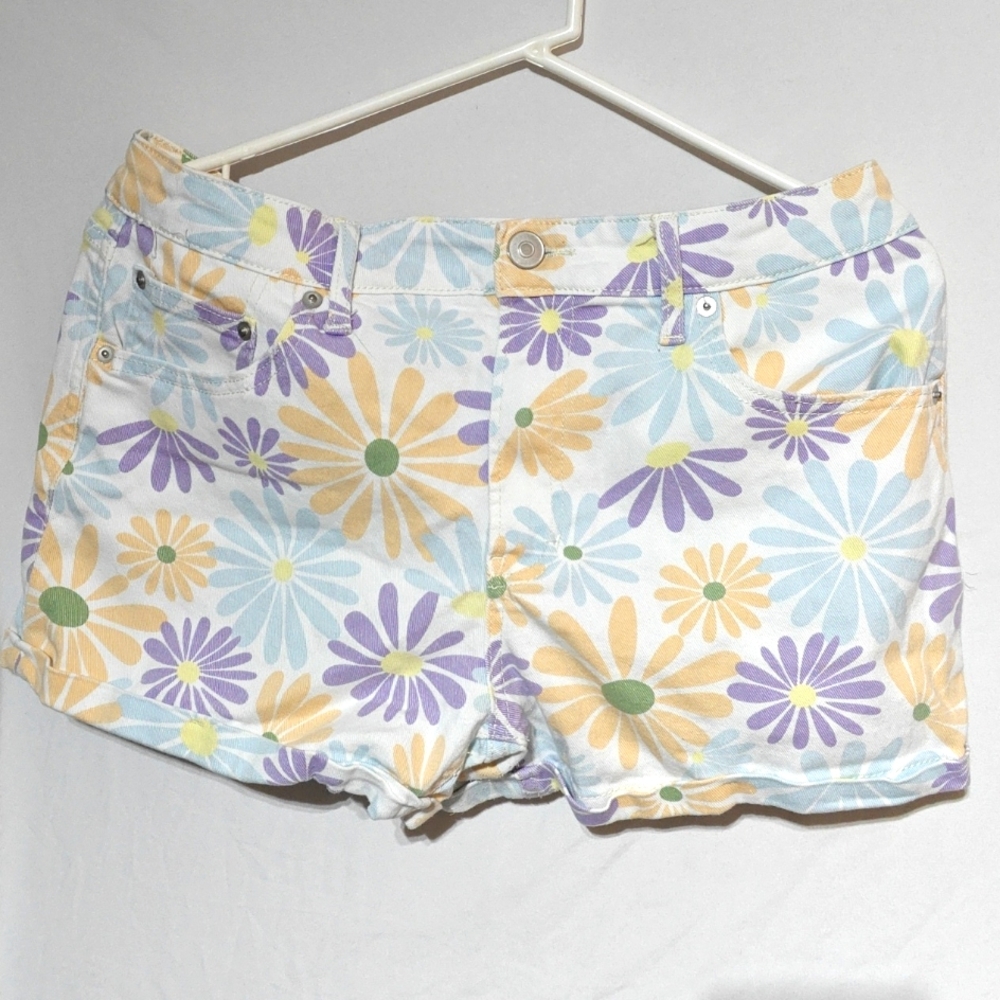 Women's flower print denim shorts